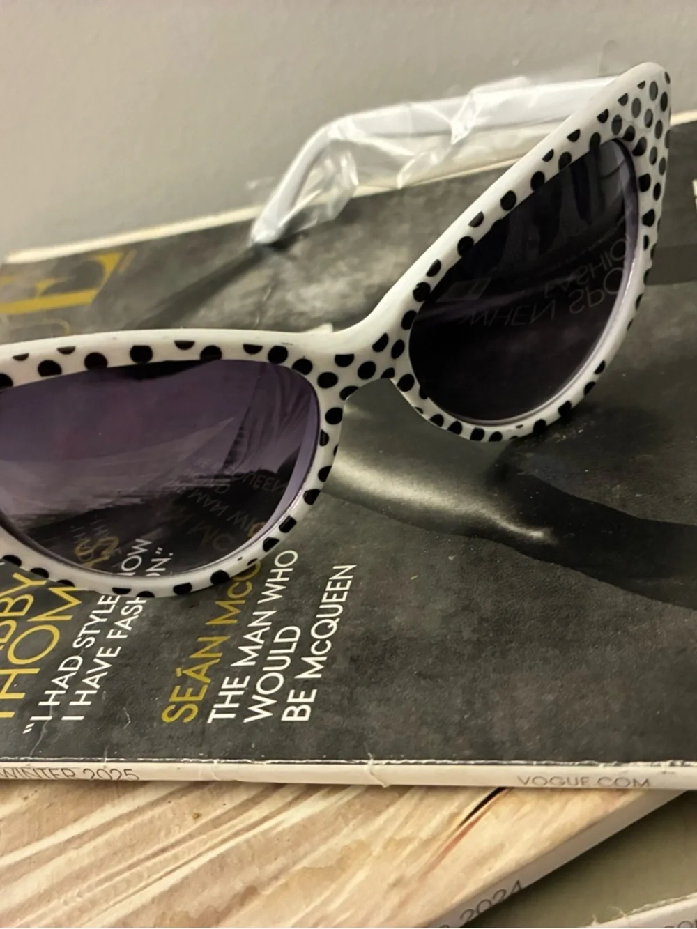 White Polka Dot Cat Eye Sunglasses Retro Vintage Fashion UV400 Sunglasses